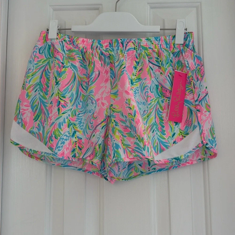 NWT Lilly Pulitzer ocean trail shorts. Unicorn of the sea. Size medium
